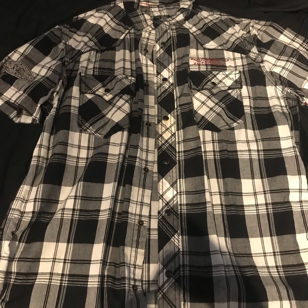 Casual good condition plaid black short sleeve size medium.